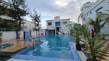 3 indoor pools