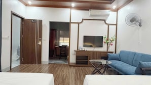 Desk, laptop workspace, WiFi (free) - Ngoc Cherry (Ninh Binh)