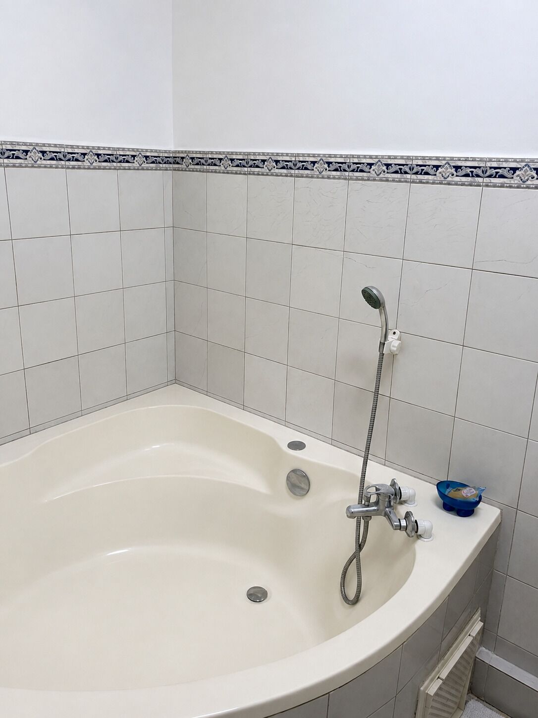 Hårføner, håndklær, såpe og toalettpapir