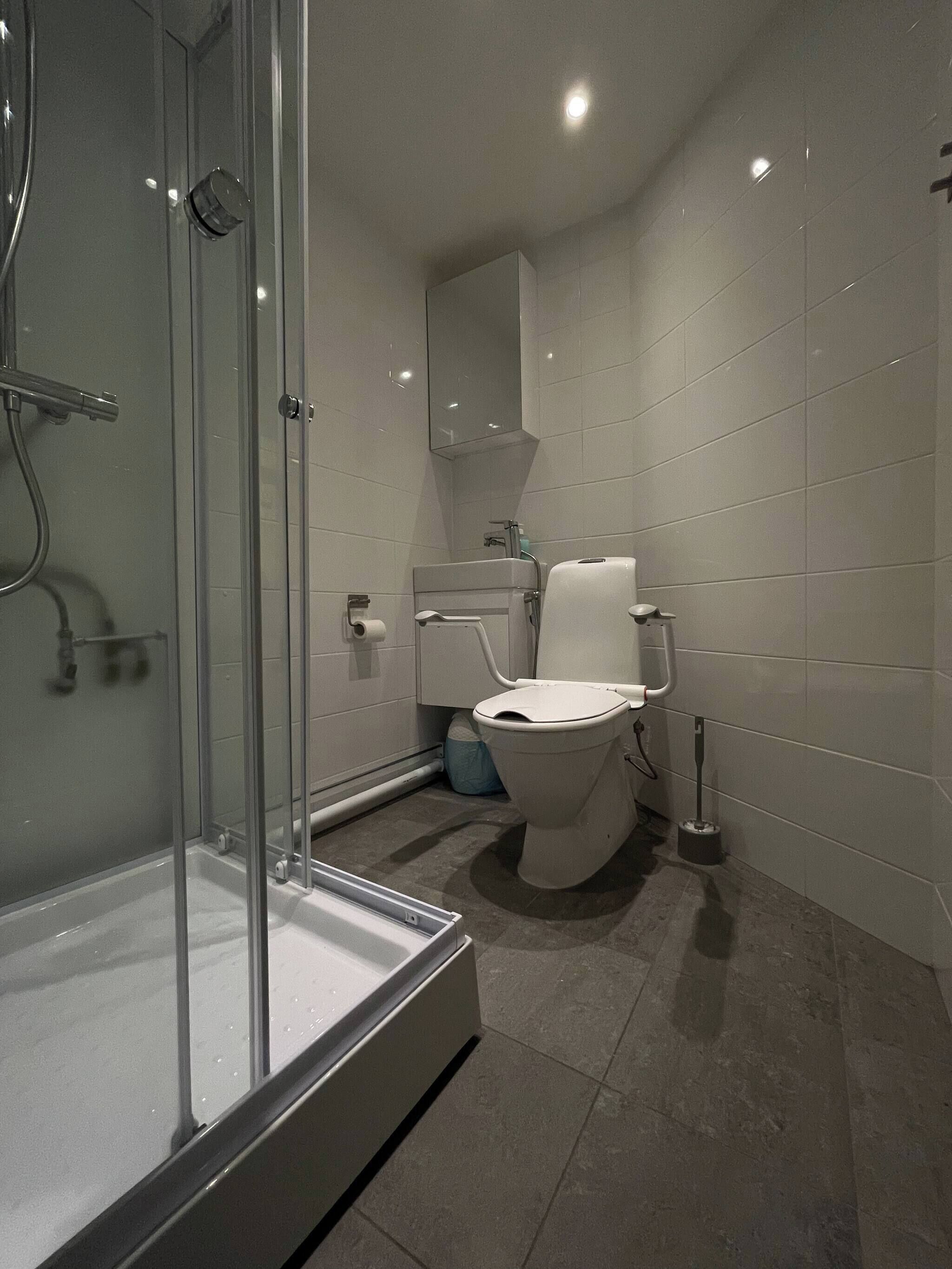 Room, 1 Bedroom, Patio | Bathroom
