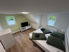 Room - Vrbo Property (Heuthen)