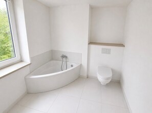 Bathroom - Vrbo Property (Heuthen)