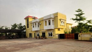 Mặt tiền nơi lưu trú