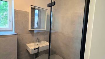 Shower, towels