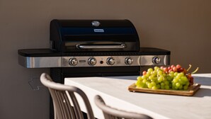 A black grill with four control knobs and a brand name visible. - Villa Idola Dassia Corfu (Corfu)