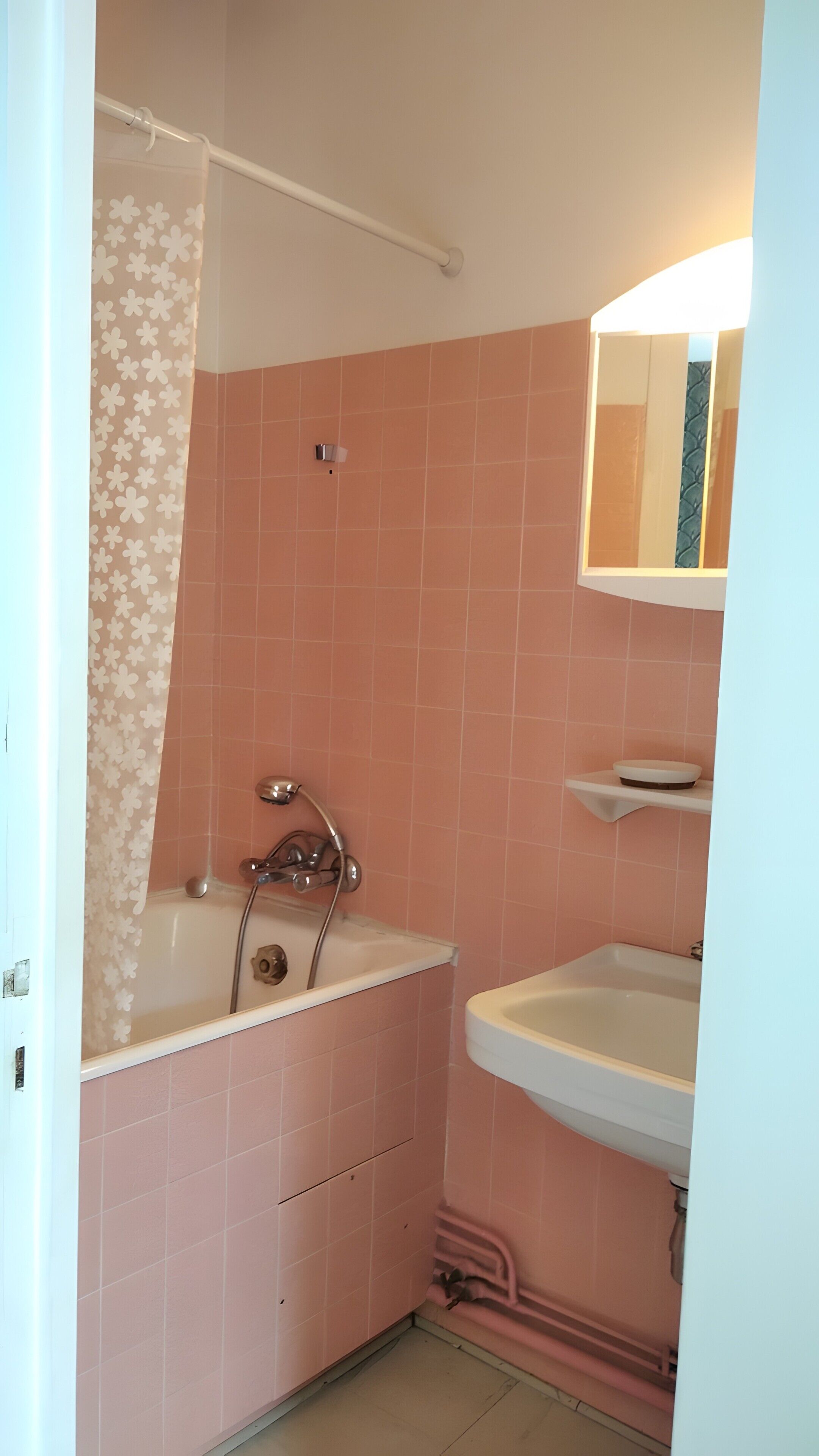 Een douche, een haardroger, handdoeken