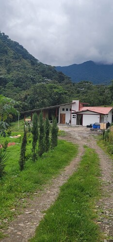 Superb 3-bedroom farmhouse with fitness room in Santa Rosa