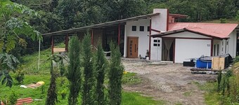 Superb 3-bedroom farmhouse with fitness room in Santa Rosa