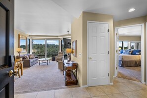 Living area - Mt Bachelor Village 332 | Hot tub | River Views (Bend)