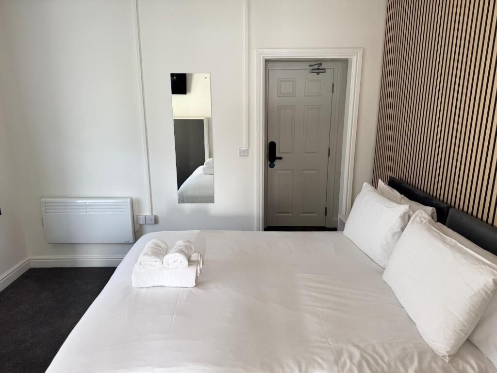 Deluxe Studio, River View | In-room safe, desk, iron/ironing board, WiFi (free)