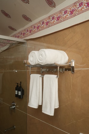 Tente Luxe, vue jardin | Salle de bain