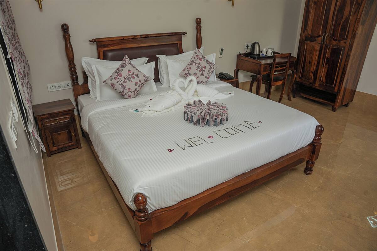 Junior Room, Garden View | Desk, free WiFi