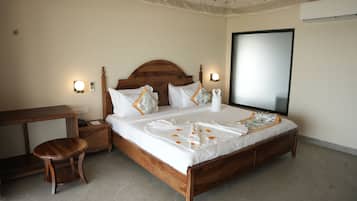 Luxury Tent, Garden View | Desk, free WiFi