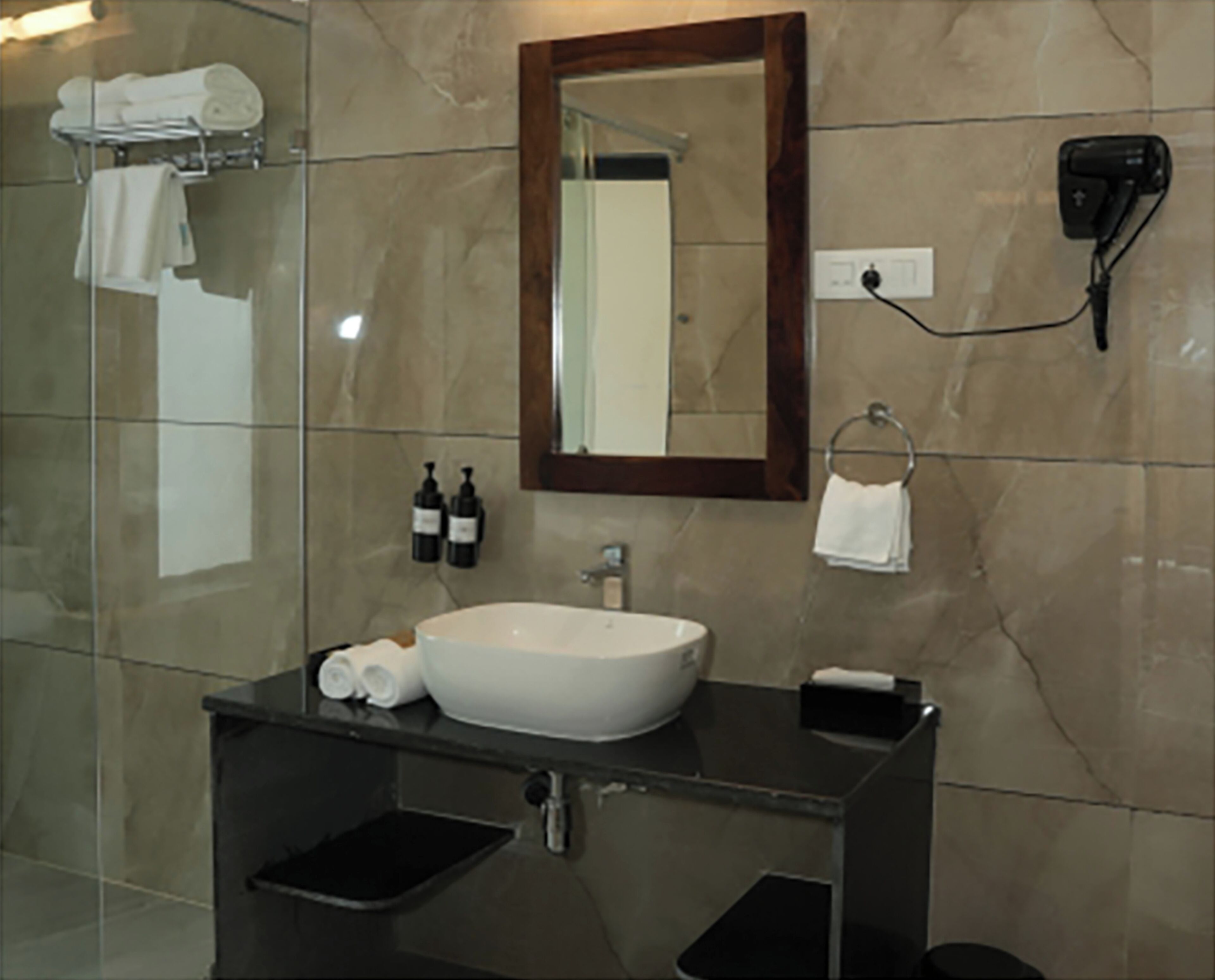 Junior Room, Garden View | Bathroom | Free toiletries, towels, soap, shampoo