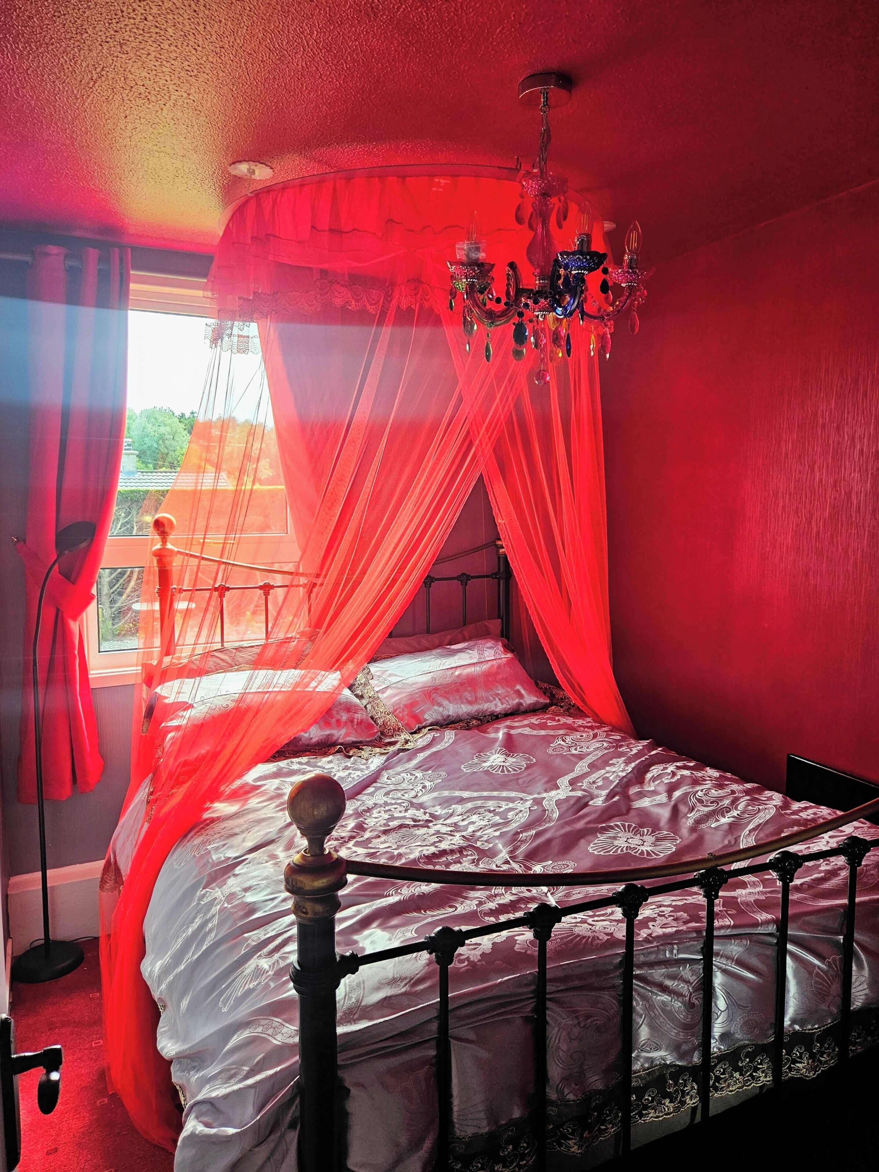 Iron/ironing board, travel cot, Internet, bed sheets
