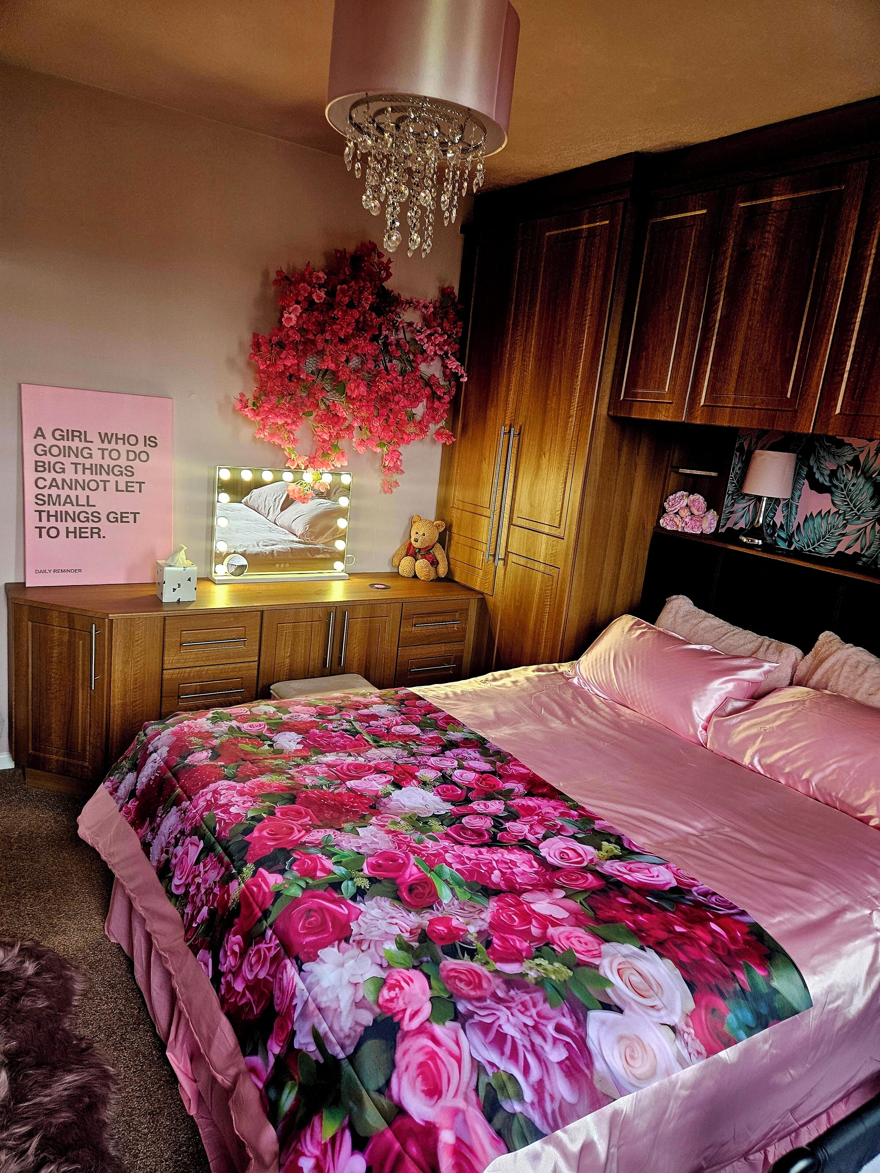 Iron/ironing board, travel cot, Internet, bed sheets