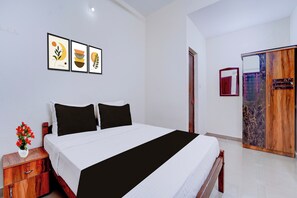 Classic Room | Desk, WiFi (free) - Collection O Kunchithanny Road Munnar (Munnar)