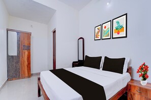 Classic Room | Desk, WiFi (free) - Collection O Kunchithanny Road Munnar (Munnar)