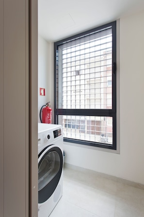 Interior - Modern & Comfortable Brand-New 3-Bedroom Apartment with AC and Parking, Near the Metro and Downtown (Porto)