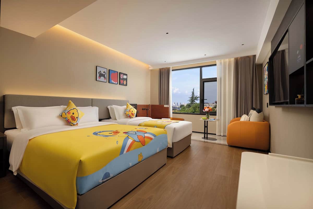 Habitación de lujo con 2 camas individuales | Minibar, escritorio, espacio para trabajar con laptop y wifi gratis 