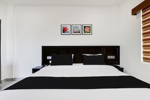 Classic Room | Desk, free WiFi - Collection O Munnar (Munnar)