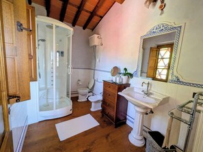 Bathroom - Vrbo Property (Lucca)