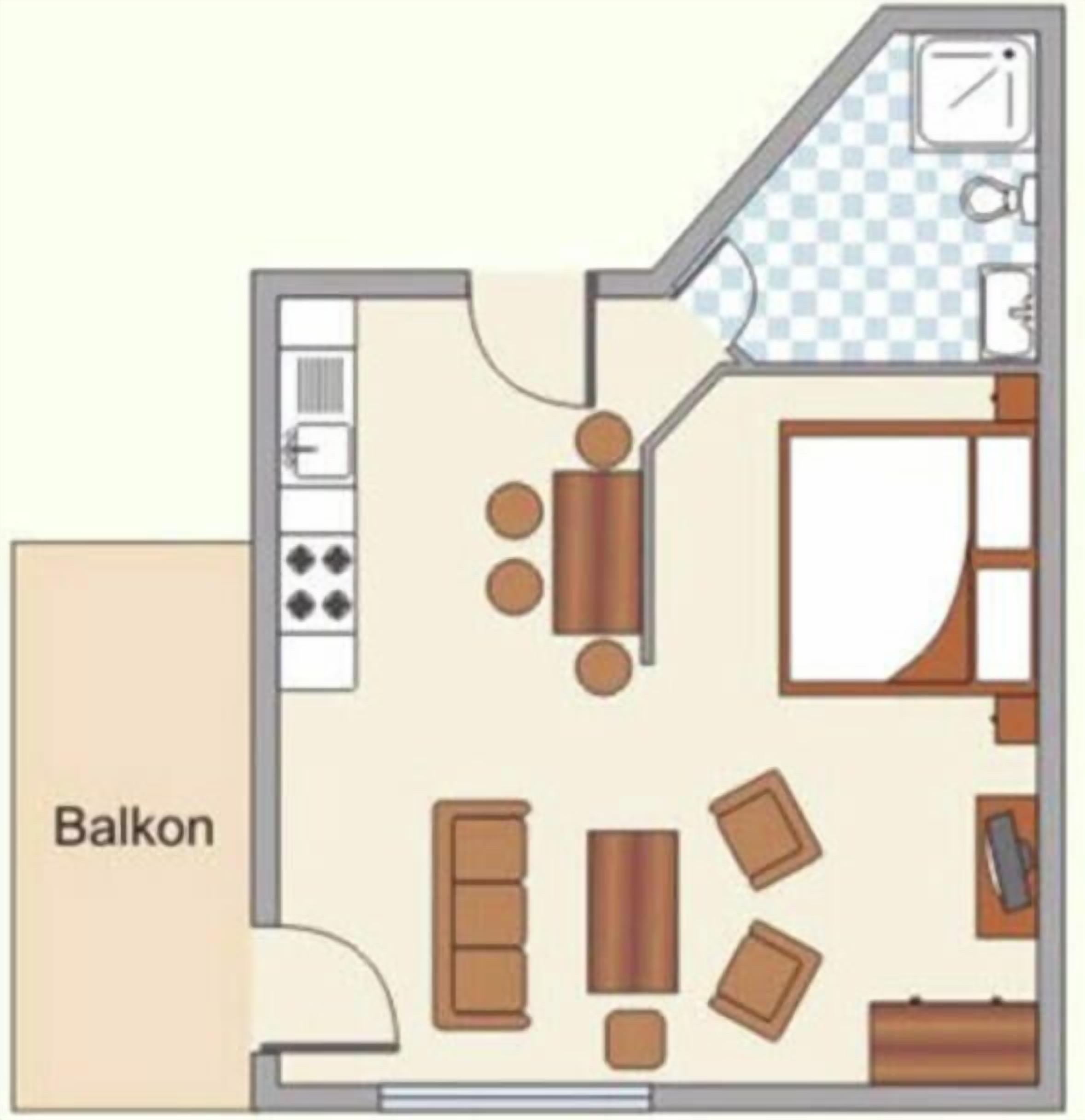 Ein Hotelzimmer mit Balkon, Küchenzeile, Bad und Sitzecke.