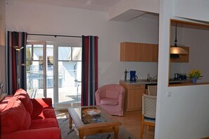 Living area - Juliusruh Seaside Resort, 2nd floor, town center, quiet location, right on the sandy beach (Juliusruh)