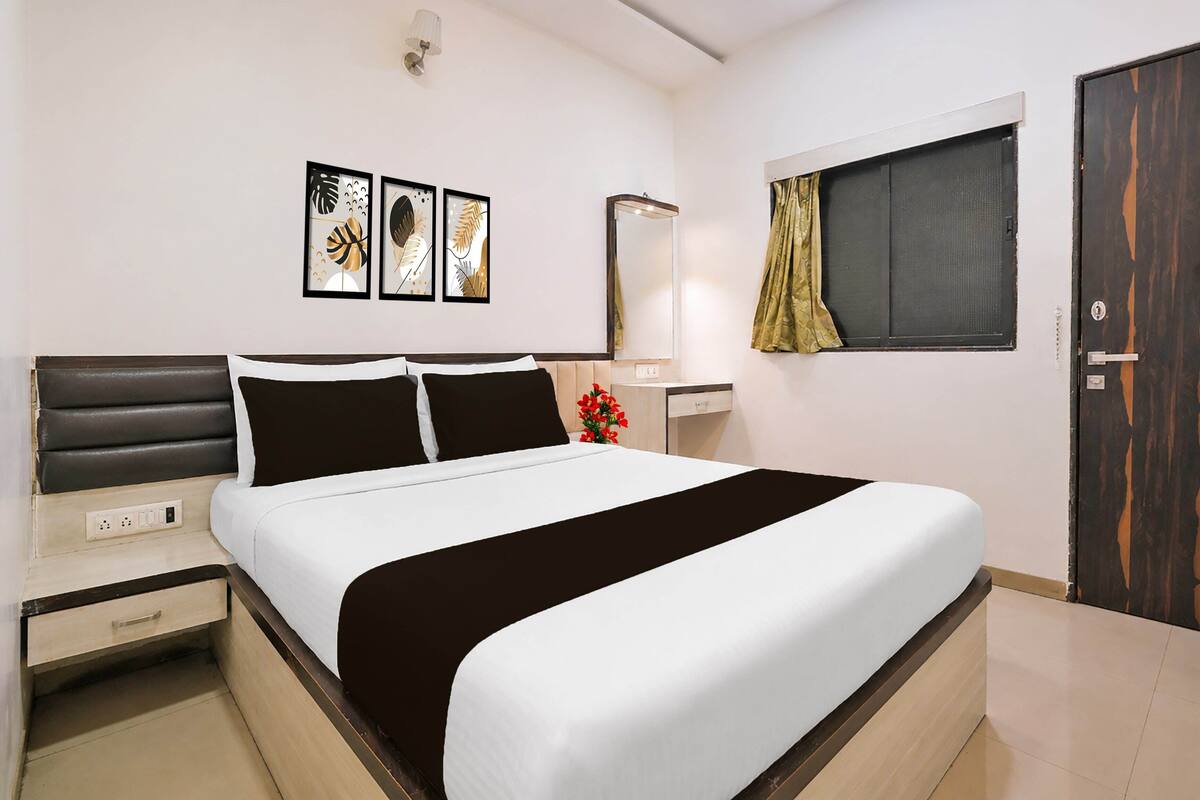 Classic Room | Desk, free WiFi