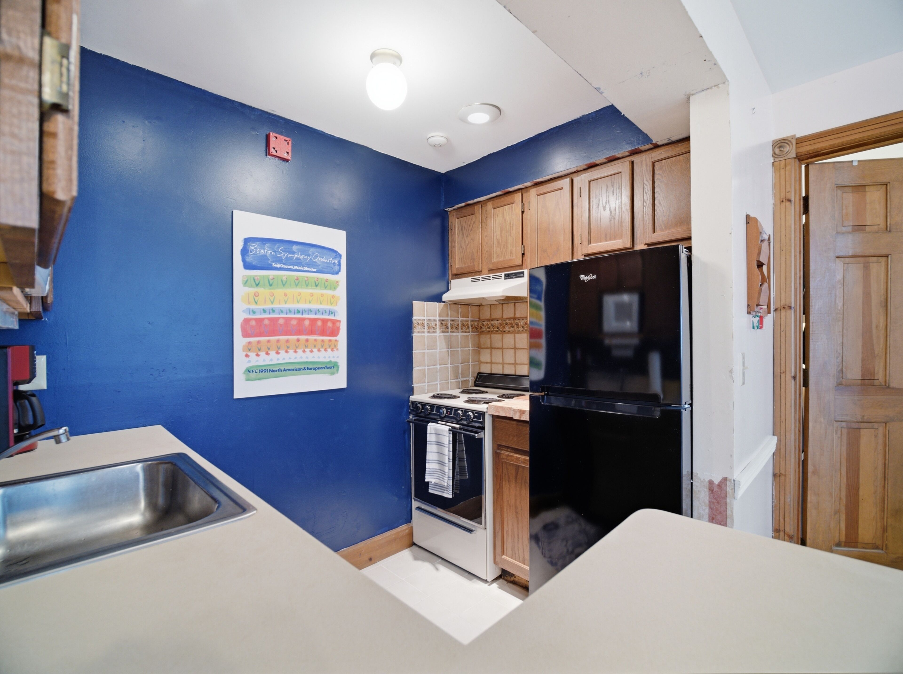 Coffee/tea maker, fridge, microwave, stovetop