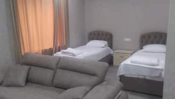 Habitación clásica con 1 cama matrimonial o 2 individuales, vista al patio | Wifi gratis