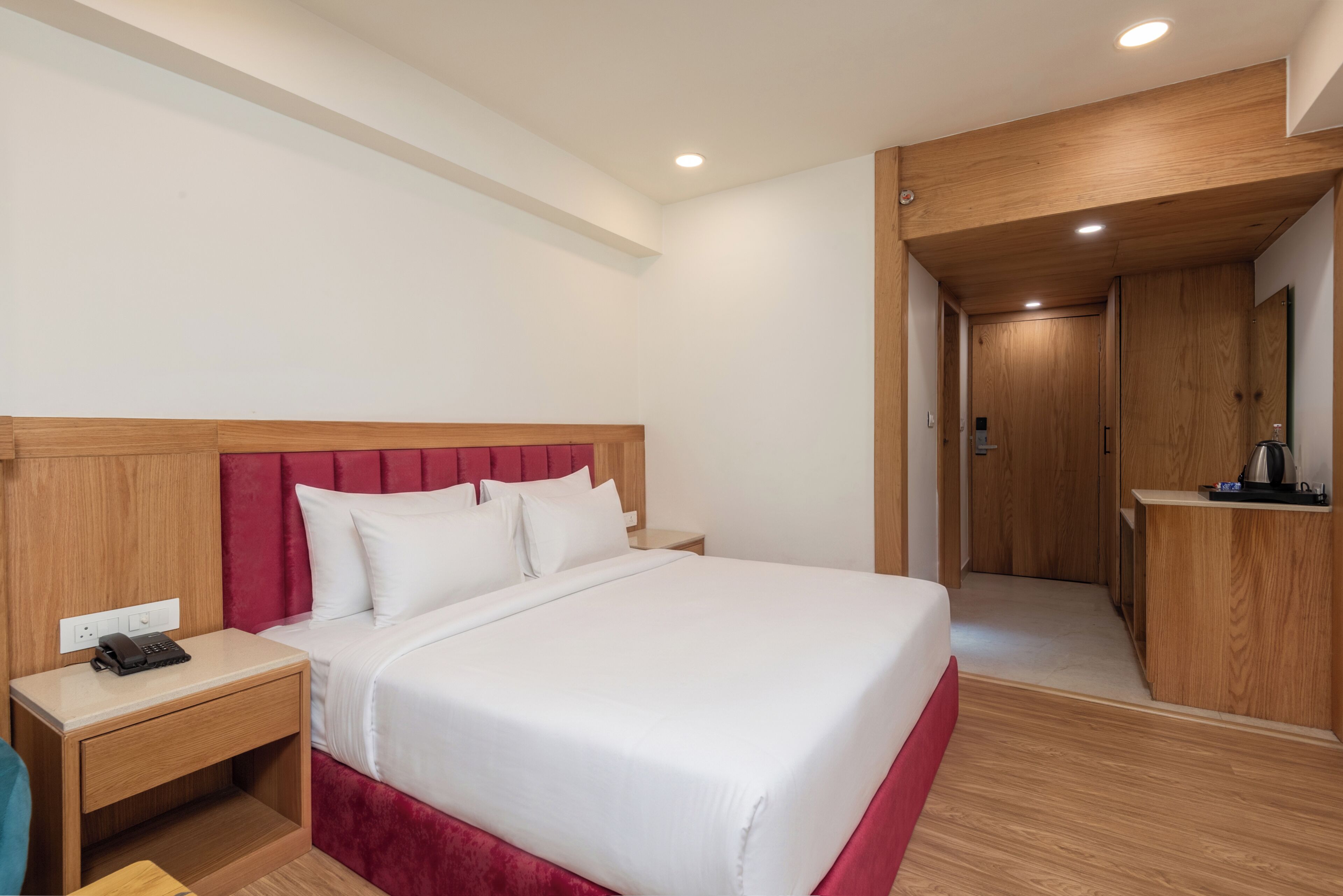 Desk, laptop workspace, iron/ironing board, free WiFi
