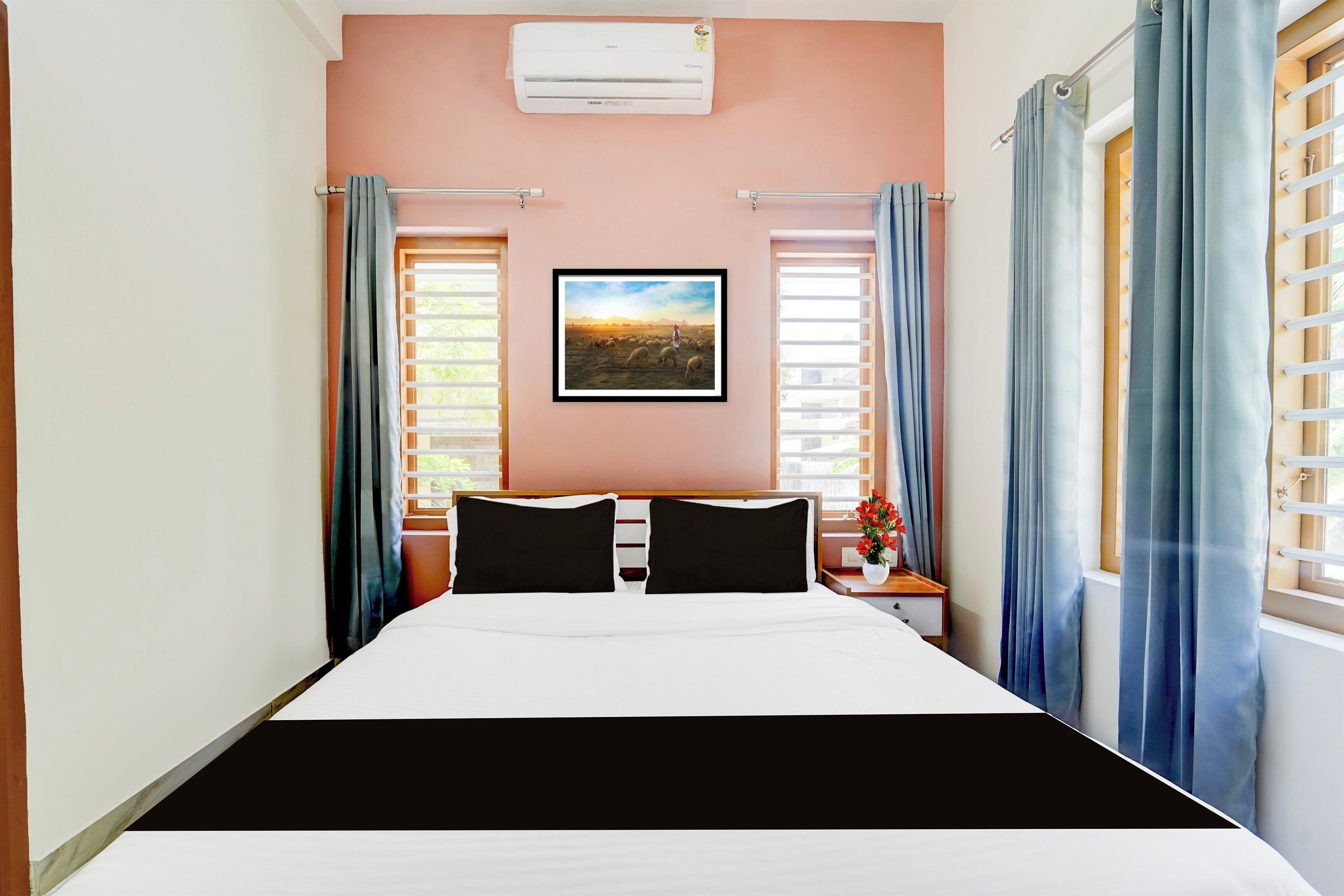 Classic Room | Desk, WiFi (free), bed sheets