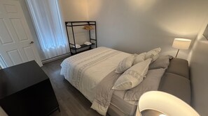 Iron/ironing board, WiFi, bed sheets