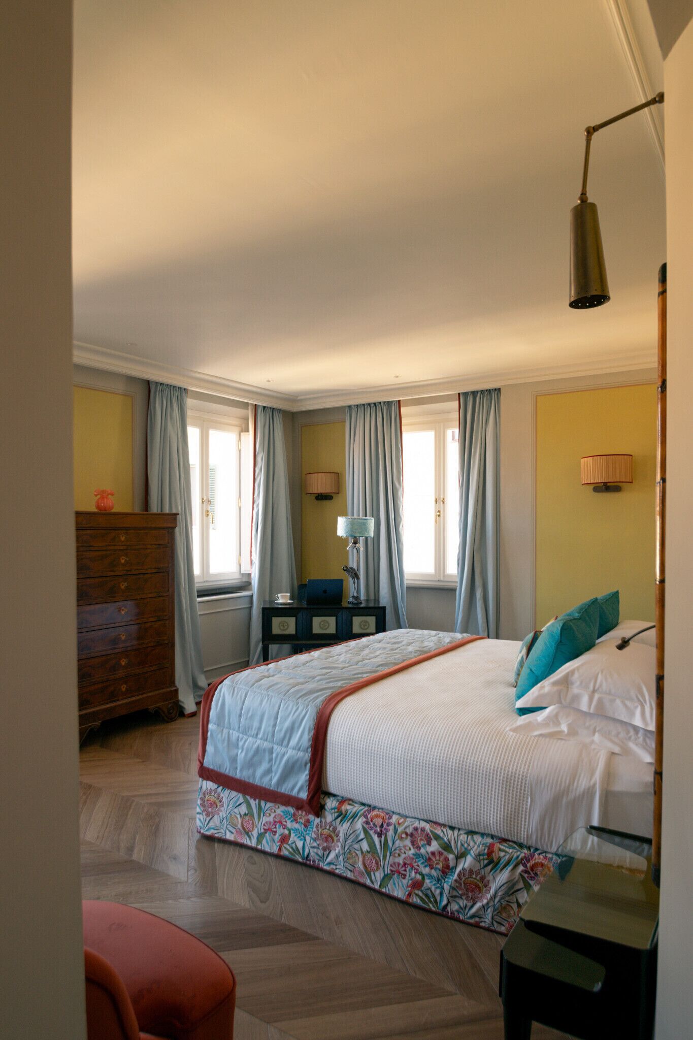 Iron/ironing board, free WiFi, bed sheets