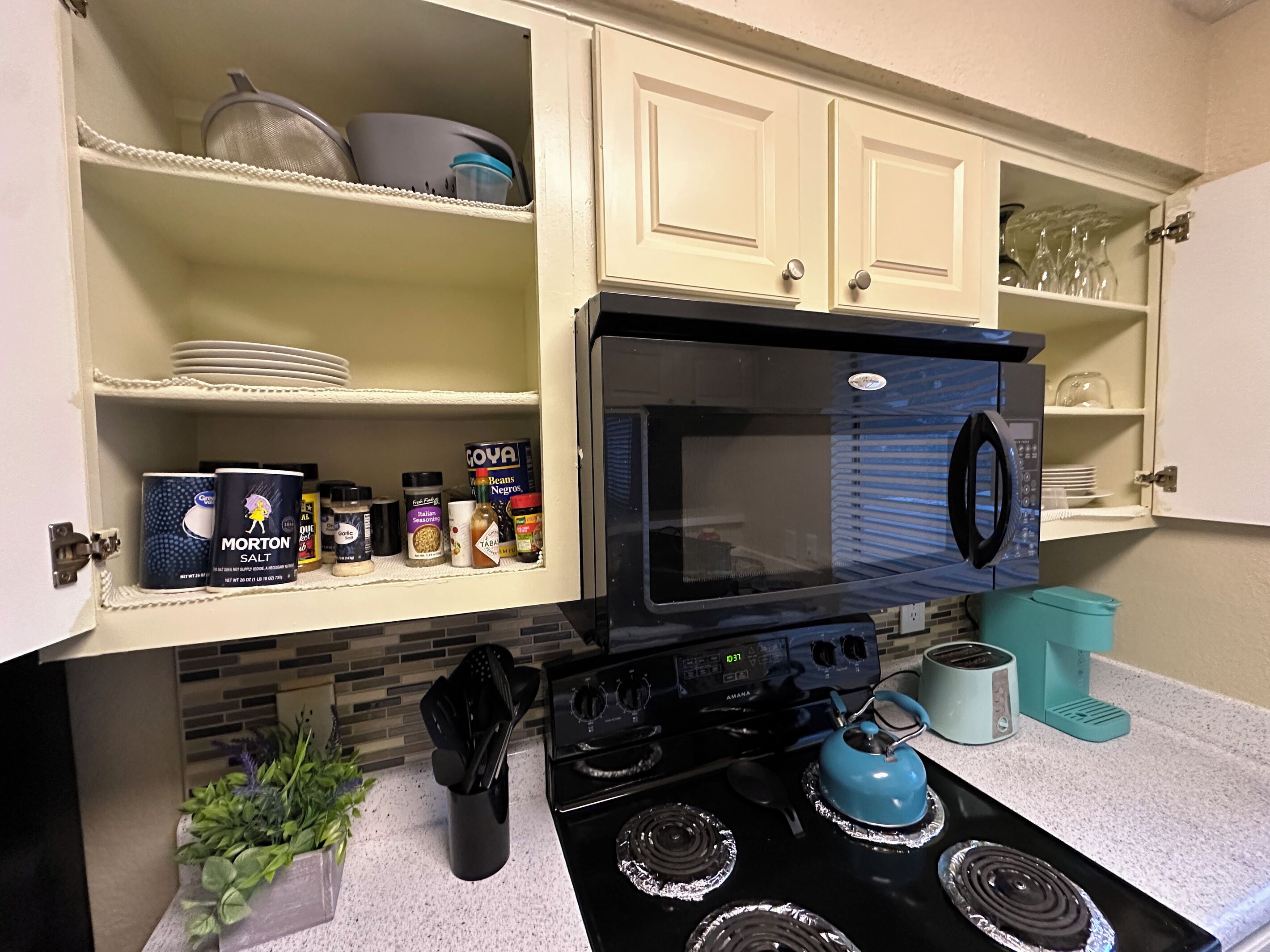 Coffee/tea maker, fridge, microwave, oven
