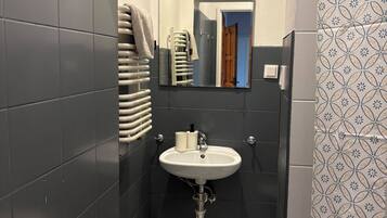 Comfort Double Room, Mountain View | Bathroom