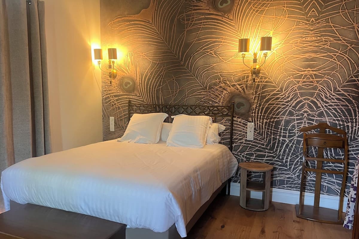 Suite, Pool View | Blackout drapes, soundproofing, iron/ironing board (on request)