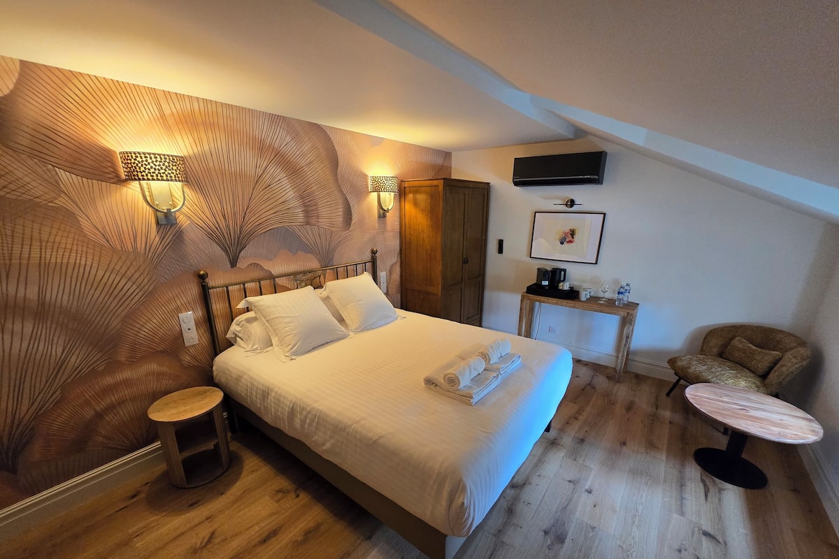Deluxe Double Room, Garden View | Blackout drapes, soundproofing, iron/ironing board (on request)