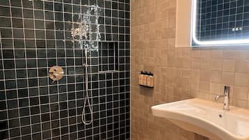 Quarto casal ou duplo, vista para o jardim | Banheiro