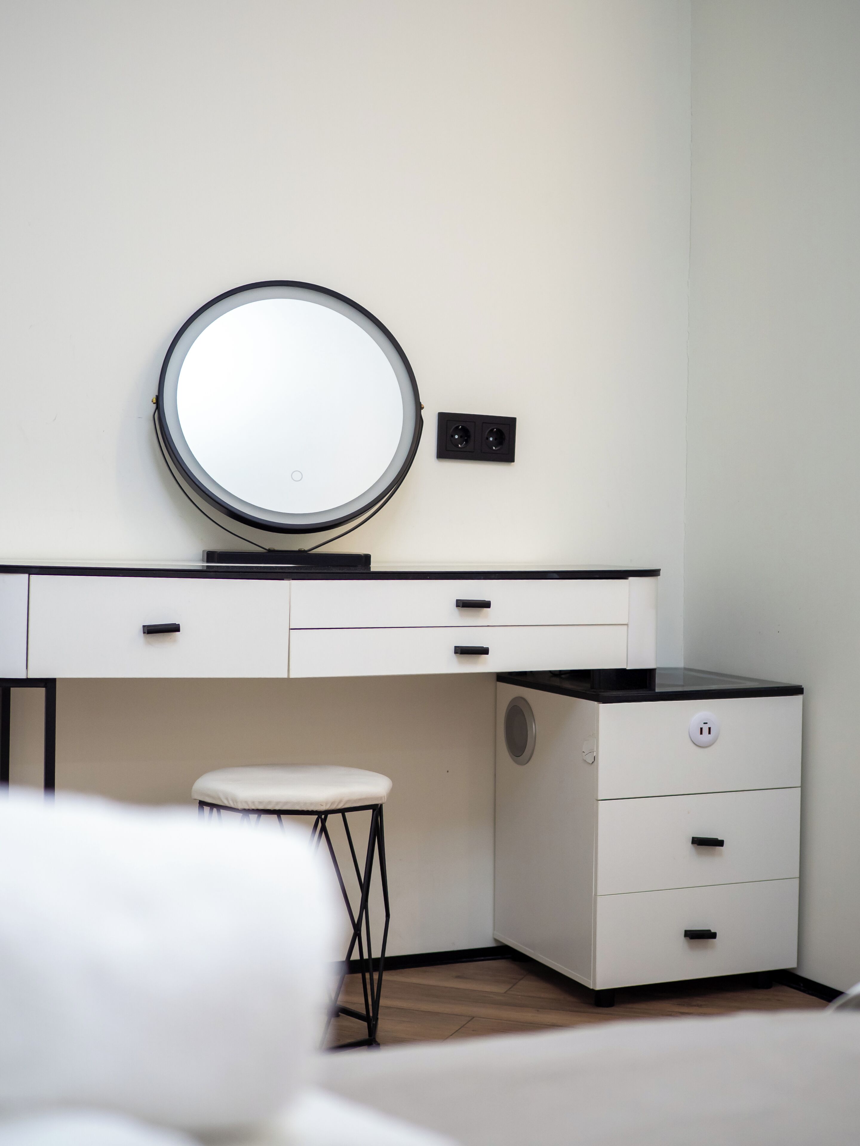 Iron/ironing board, WiFi (free)