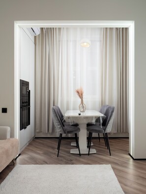 Appartement, uitzicht op stad | Dineren