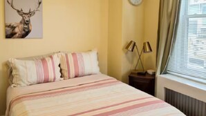 Room - Cozy 2BR Apt 2 mi from Airport /PHL/ Free Parking (Prospect Park)