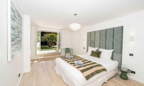 6 habitaciones, caja de seguridad en la habitación y escritorio 