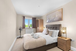 Room - Heathrow Living 2BDR 2BA Apt by 360 Stays - Apt 06 (Stanwell)