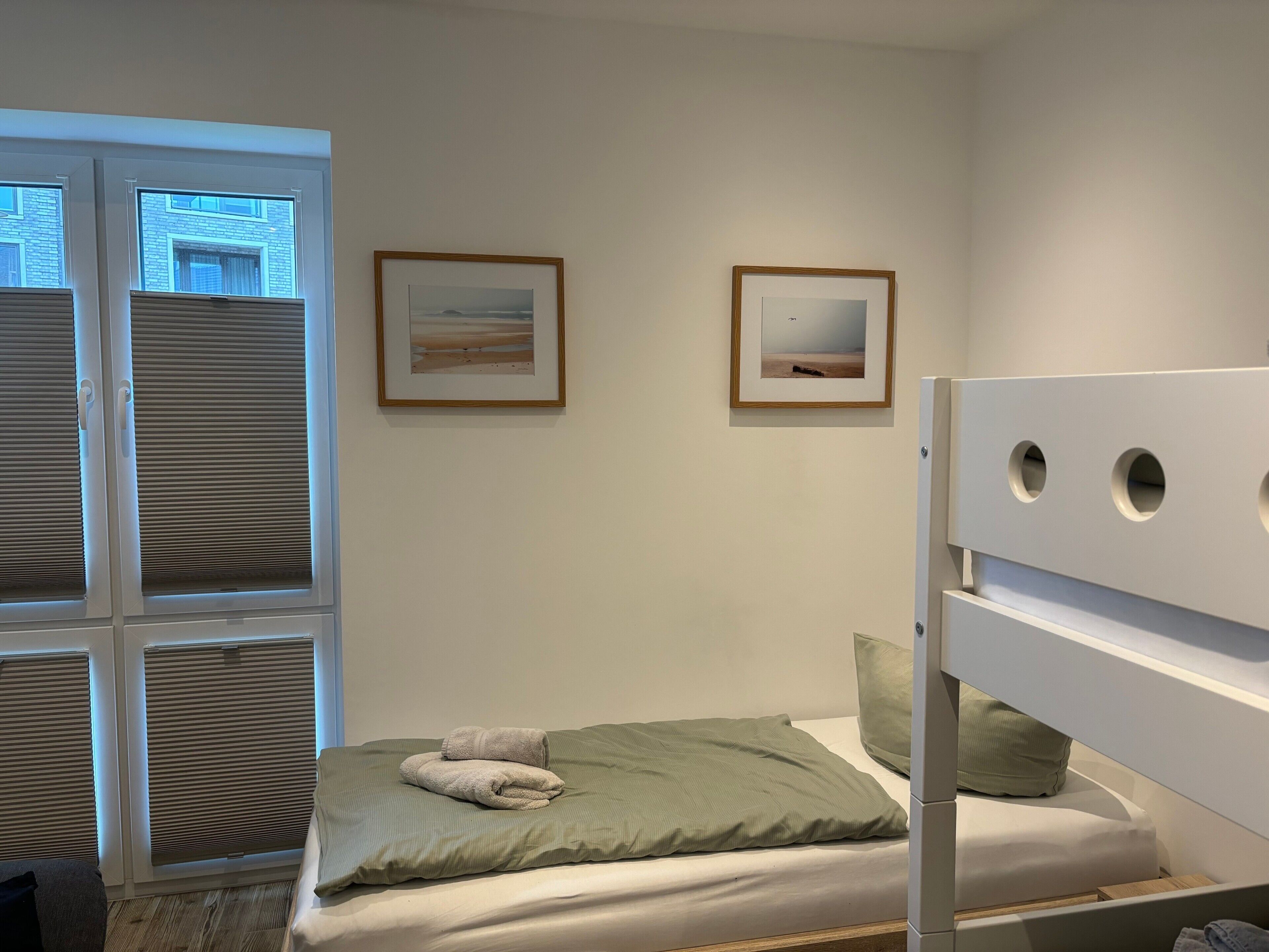 Strykjärn/strykbräda, wi-fi och sängkläder