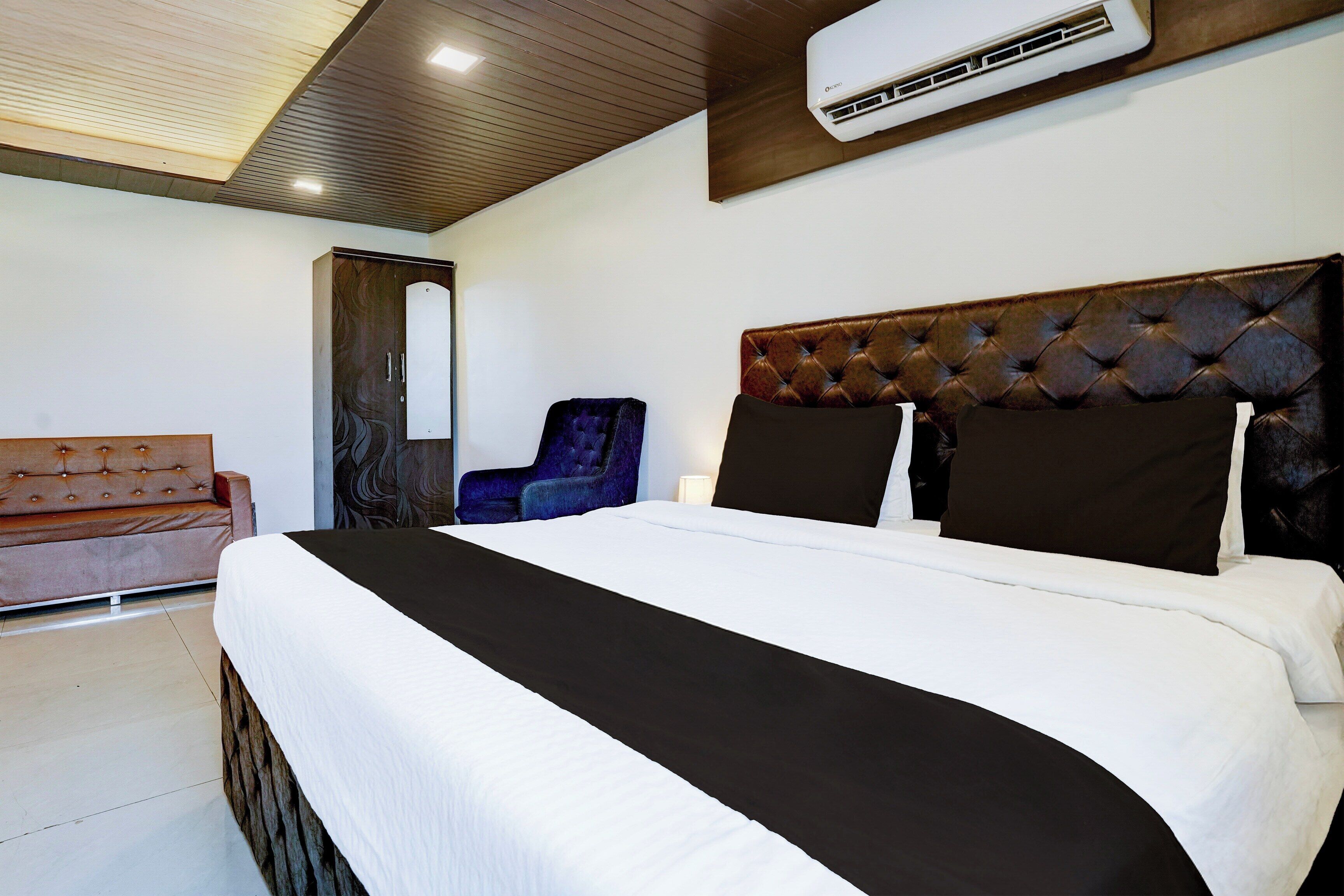 Classic Room | Desk, free WiFi