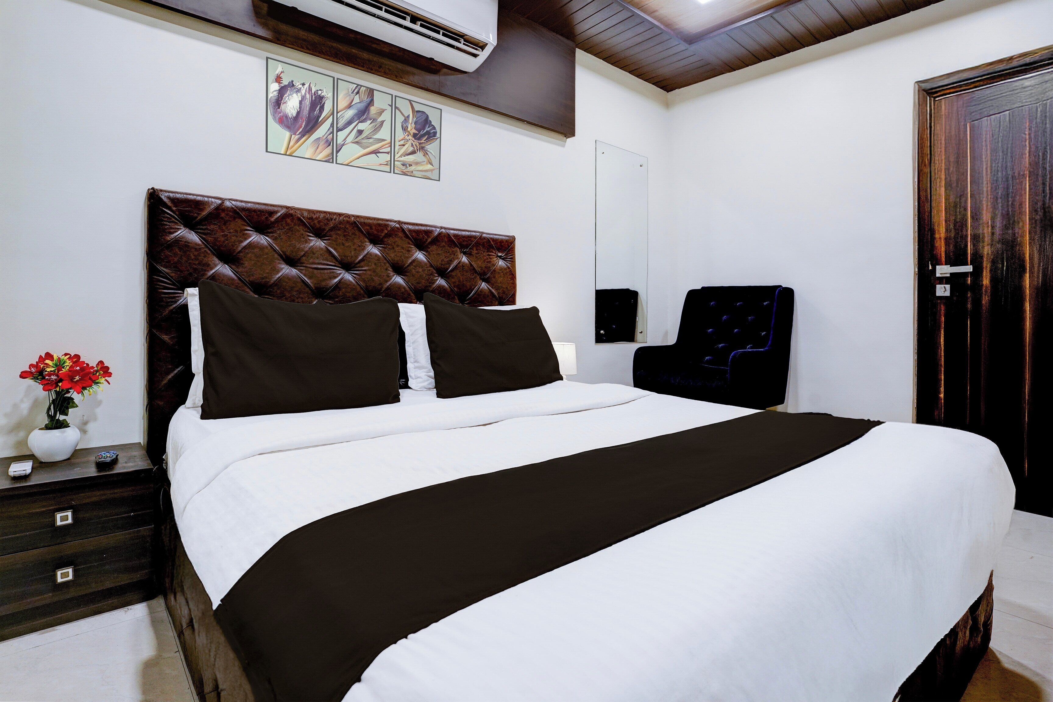 Classic Room | Desk, WiFi (free), bed sheets