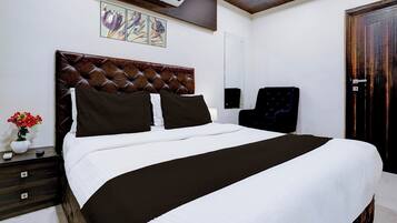 Classic Room | Desk, WiFi (free), bed sheets