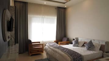 Deluxe Room | Desk, soundproofing, iron/ironing board, free WiFi